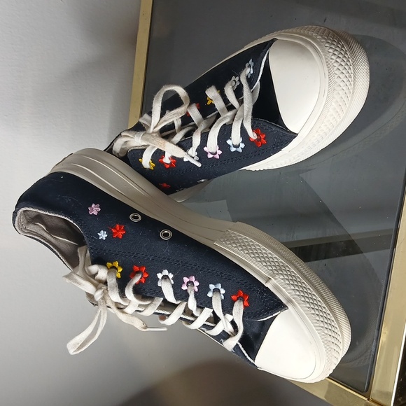 Converse Black Floral Sneakers Size 8 - Picture 1 of 16